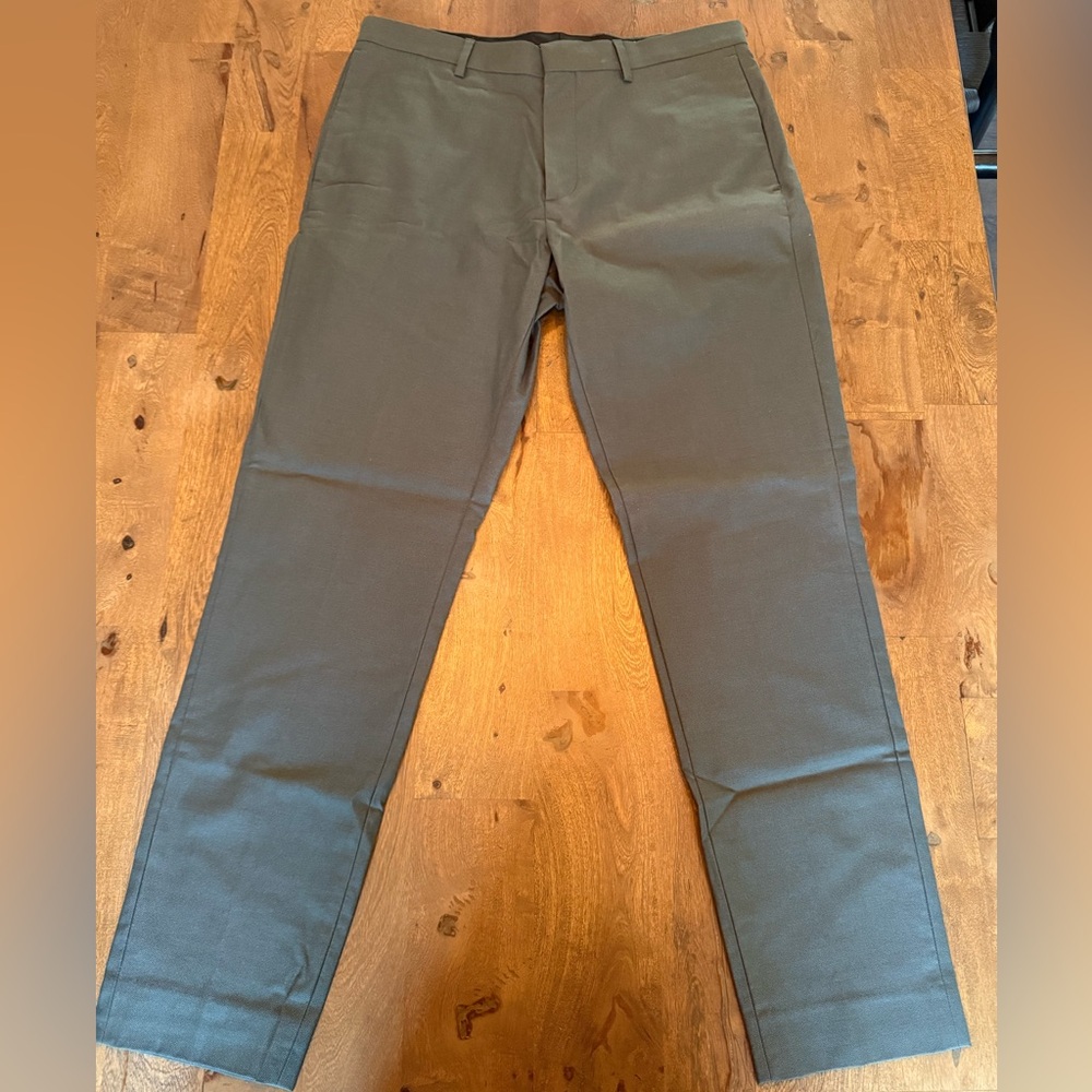 Banana Republic Athletic Tapered Fit Chino – Size 32x32 - Picture 4 of 5
